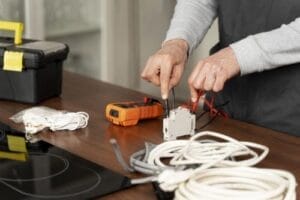 service-maintenance-worker-repairing-min