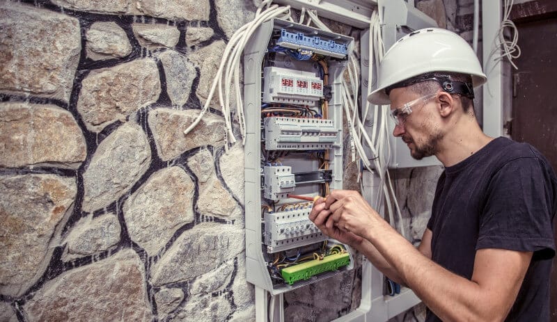 Professional Electrician For Repairs3232